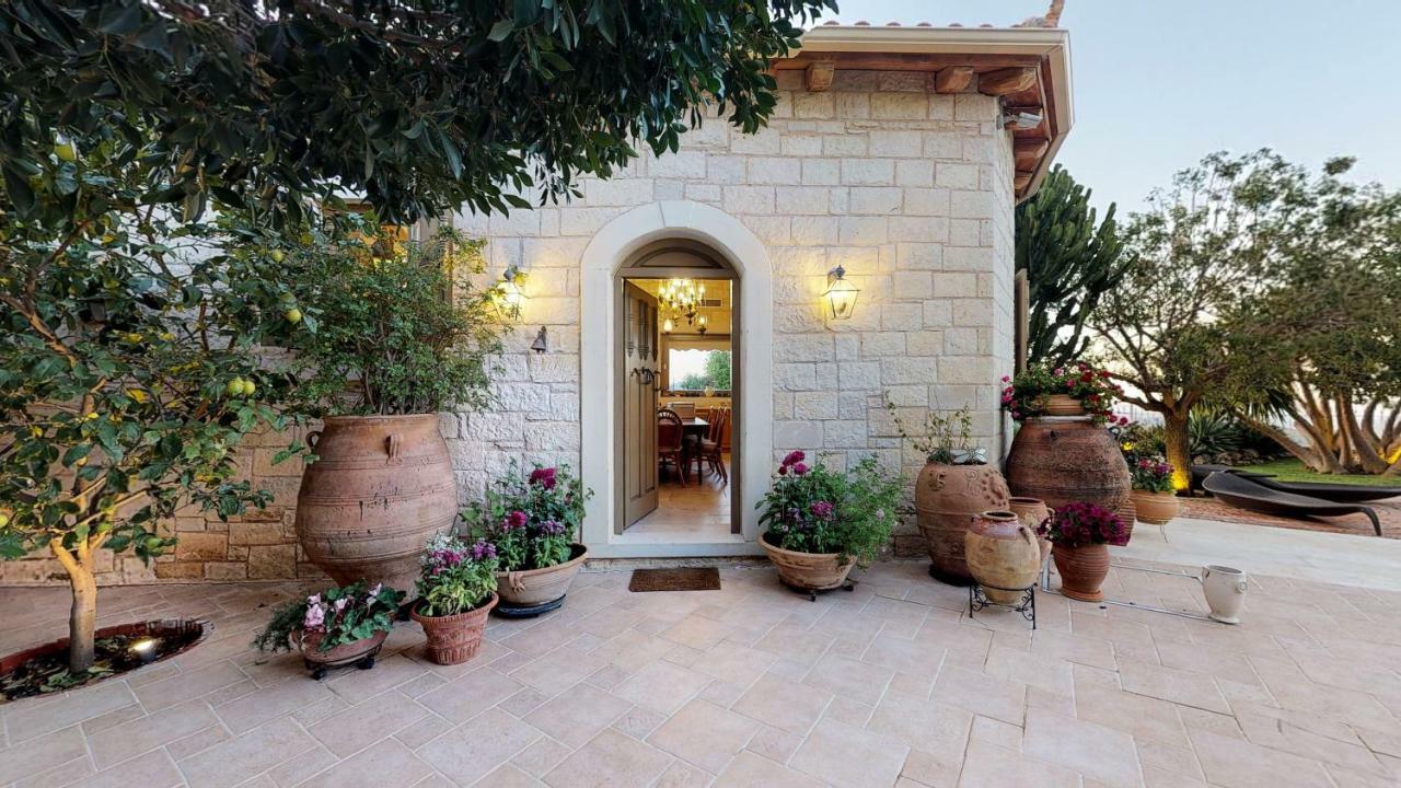 Luxury Villa Allure Dhafnes Екстериор снимка