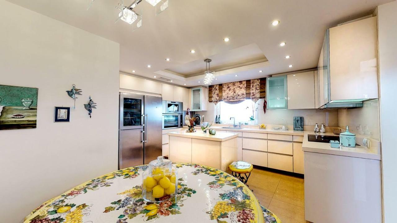 Luxury Villa Allure Dhafnes Екстериор снимка